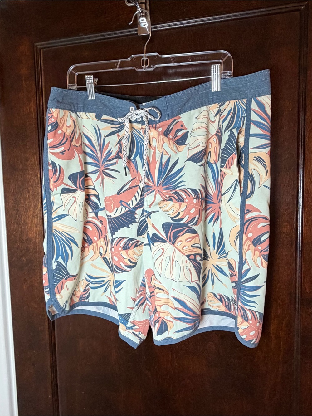 Salty Crew Men's Board Shorts Size 38 Swim Shorts Leaf Fish Print Quick Dry
